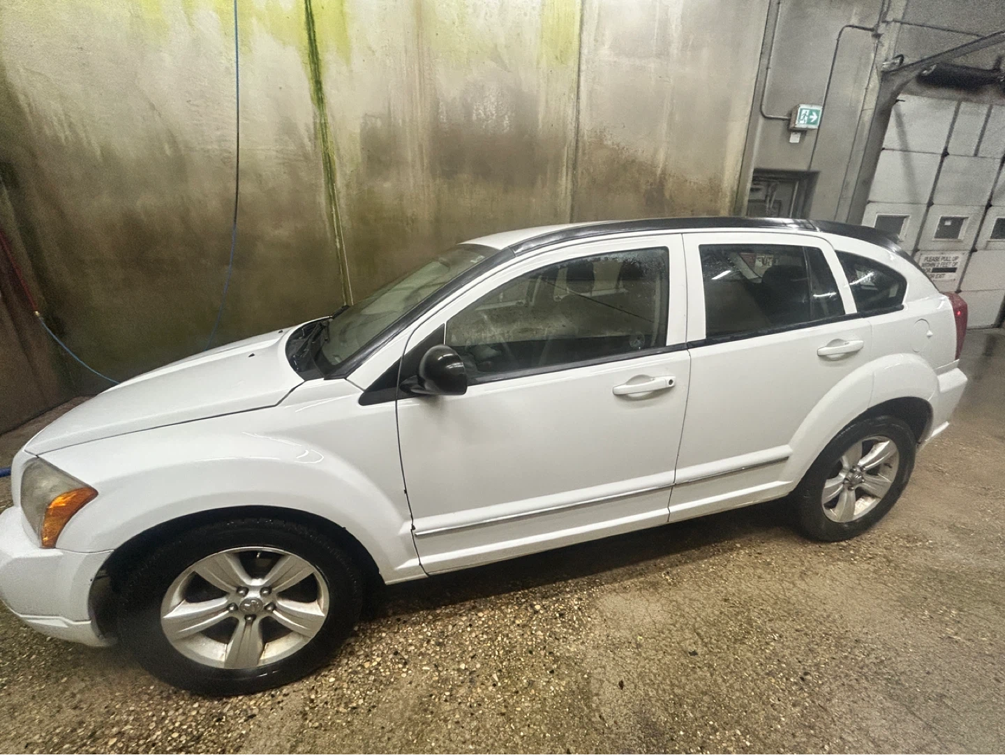 White Dodge Caliber SXT