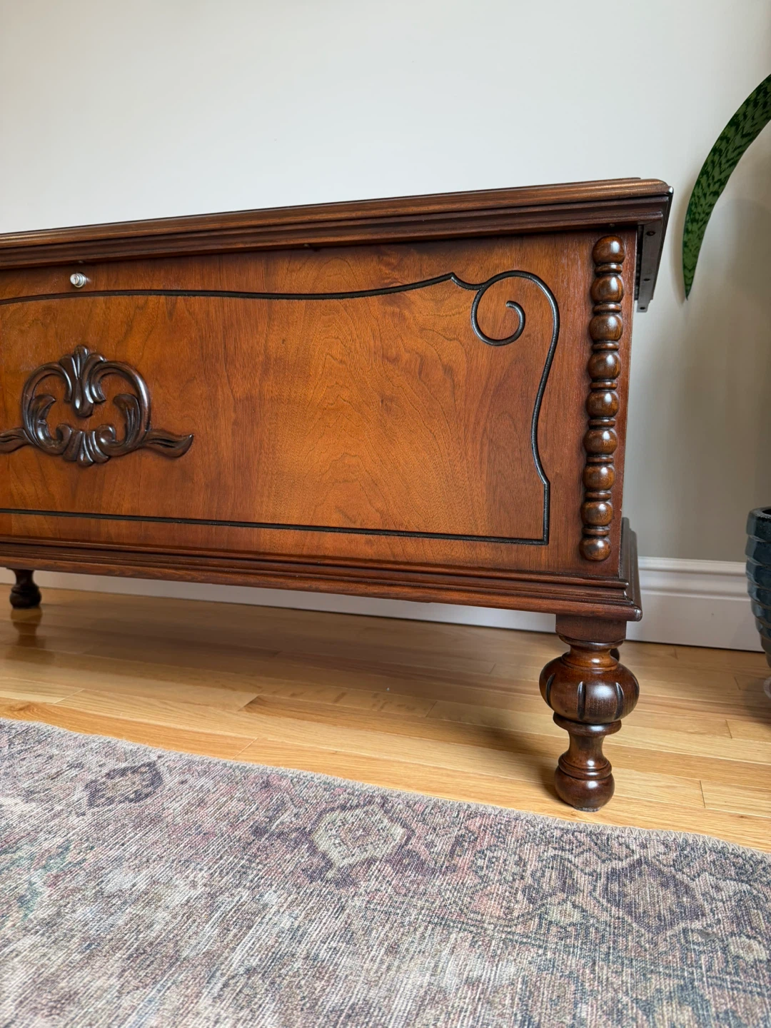 Restored 1920s Lane Cedar-lined Hope Chest - photo 5