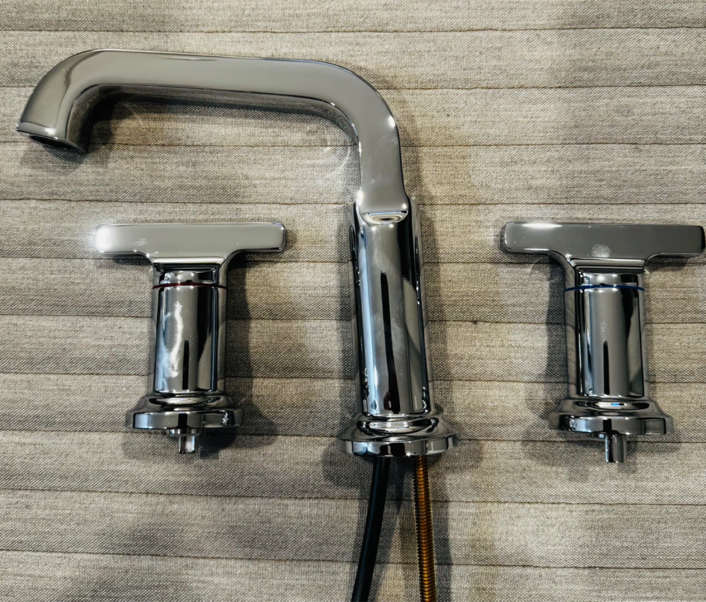 Brand New Delta Tetra Two Handle Bathroom Faucet - Chrome - photo 2