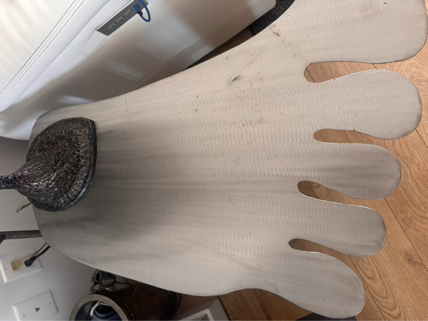 Unique Metal Foot-Shaped Side Table - photo 2