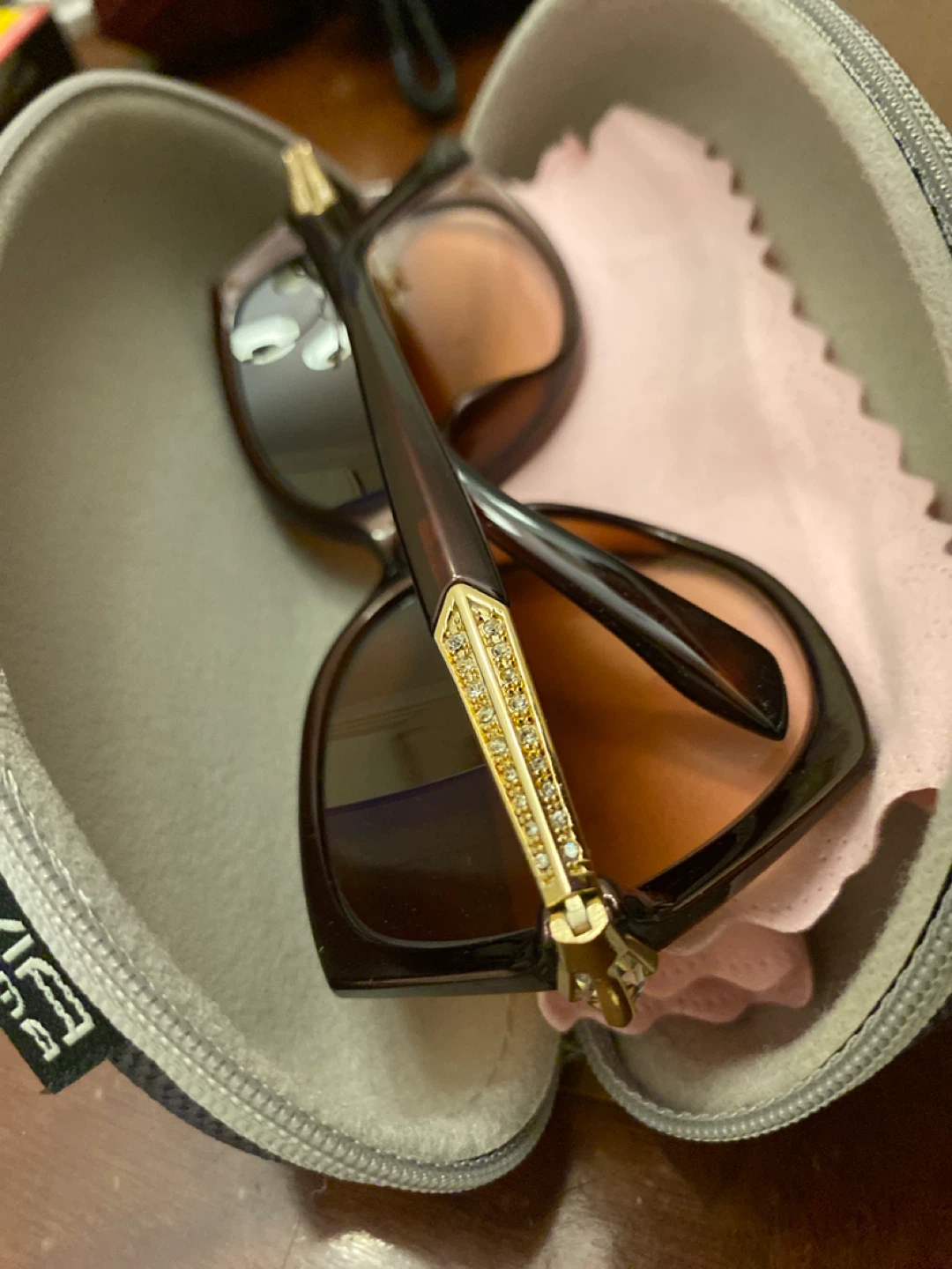 Women's Sunglasses with Case - photo 2