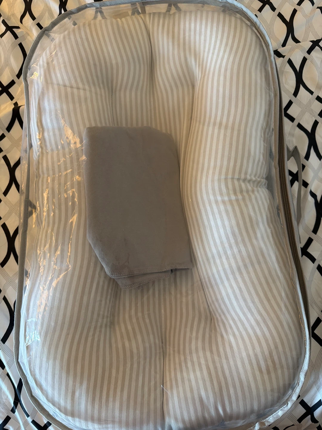 Snuggle Me Baby Lounger with Grey Cover
