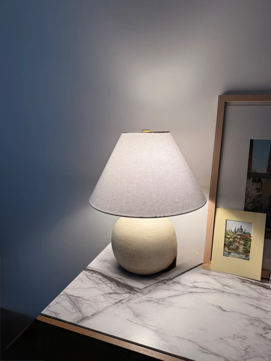 Table lamp