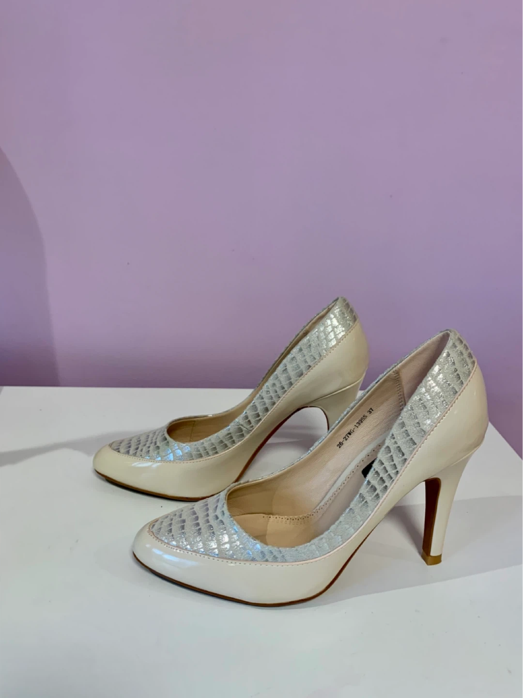 Zenden Women's Cream & Silver Snakeskin Heels
