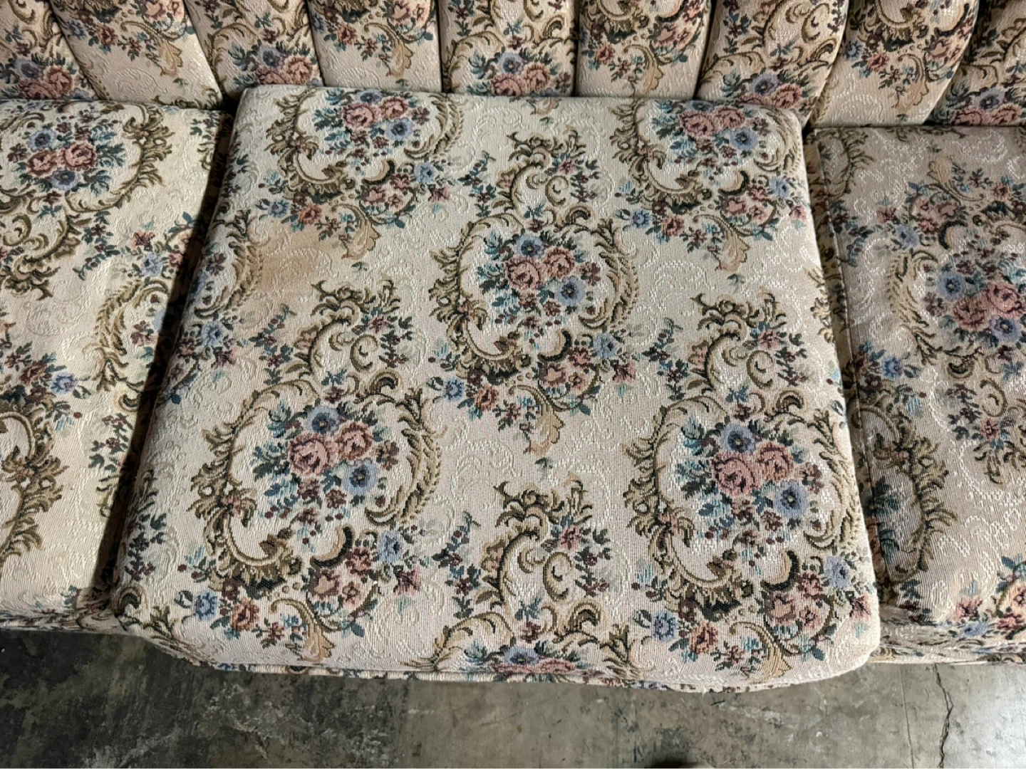 Vintage Floral Sofa - photo 4