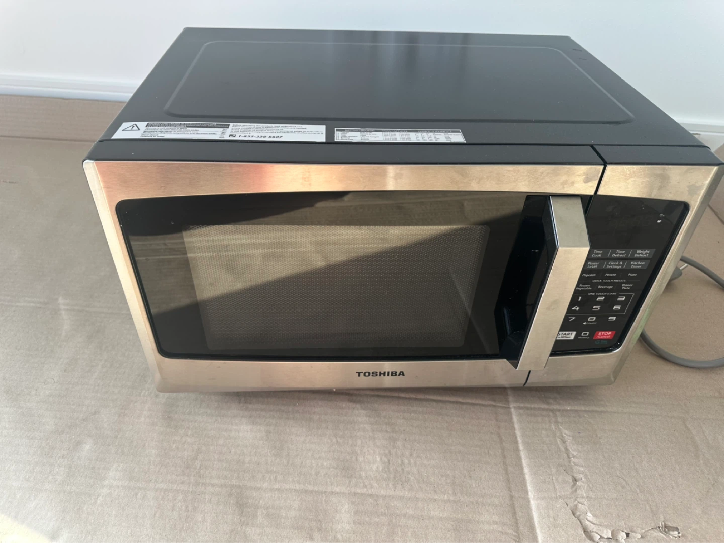 Toshiba Microwave 0.9 cu ft (900W) – Excellent Condition