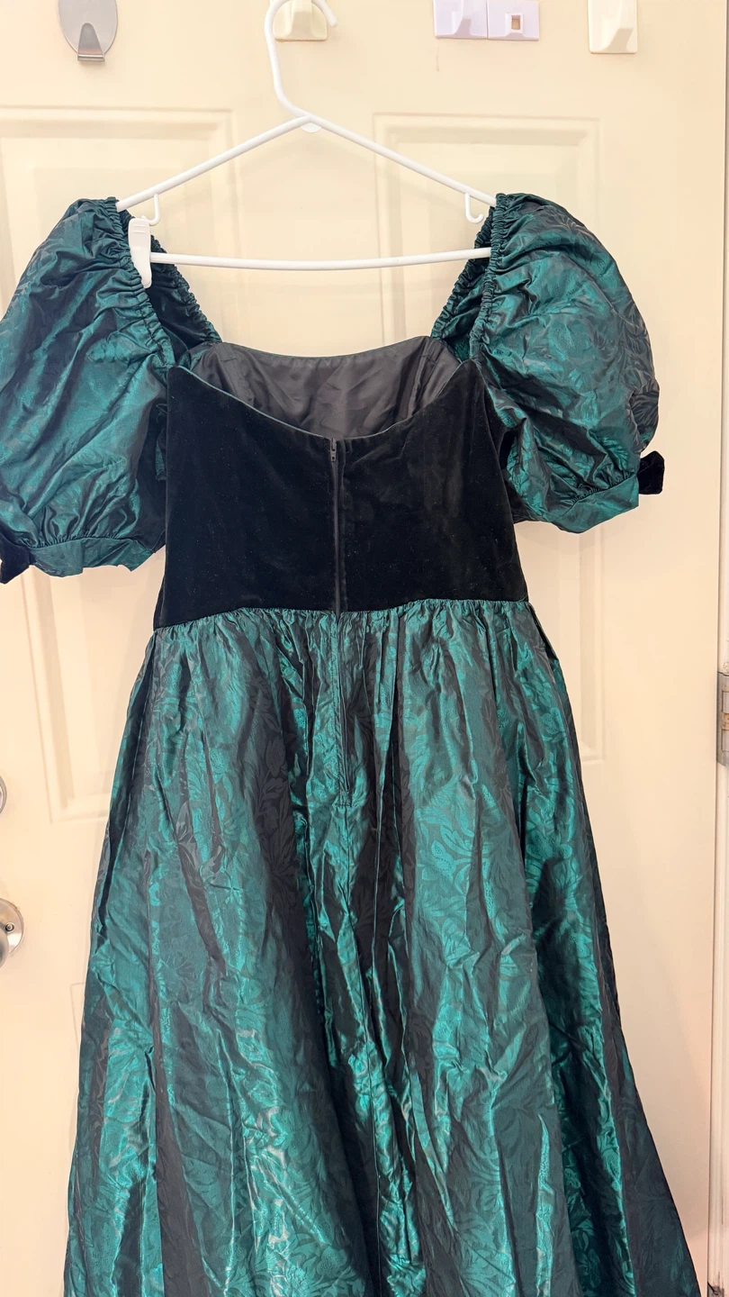 Emerald Green Velour & Taffeta Dress. Size M/L - photo 2