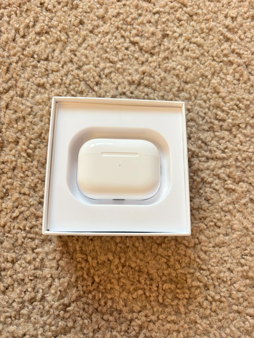 Apple AirPods Pro (2nd Generation) with Charging Case - photo 2