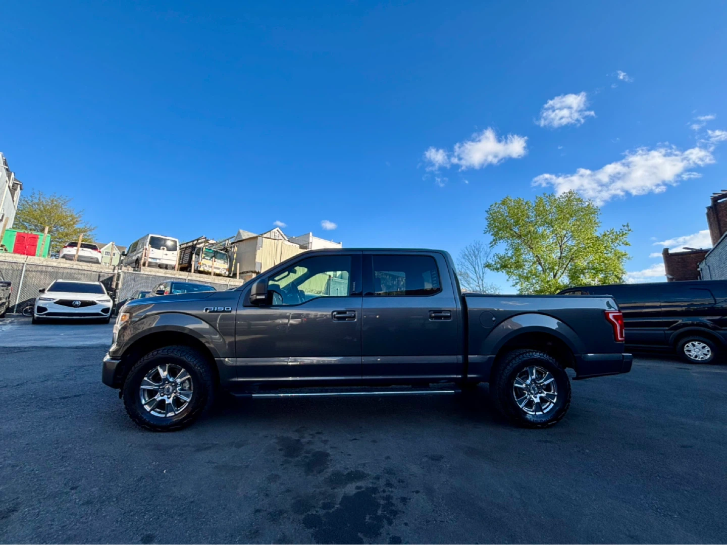 2016 Ford F-150 Lariat Crew Cab 4x4 - photo 4