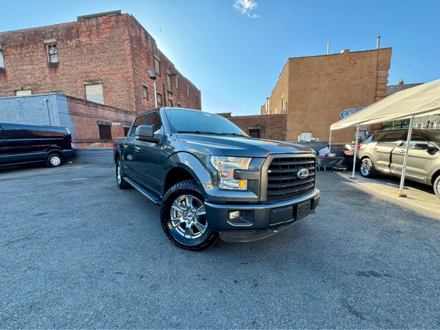2016 Ford F-150 Lariat Crew Cab 4x4 - photo 2