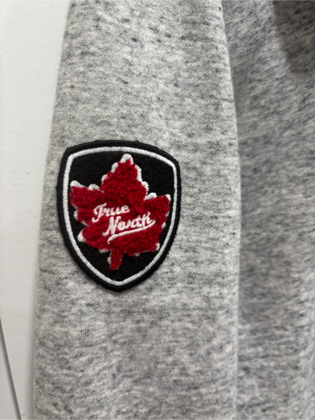 Women’s Canadiana Grey Zip-Up Canada Hoodie Size S/P - photo 5