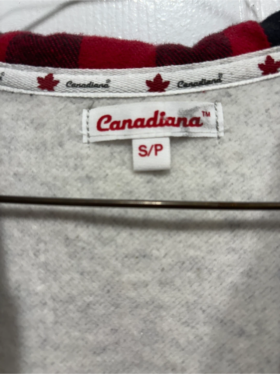 Women’s Canadiana Grey Zip-Up Canada Hoodie Size S/P - photo 3