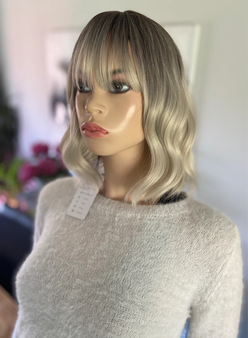 NWT: 12” Wavy Ombre Silver White Grey Synthetic Wig w/ Bangs - photo 2