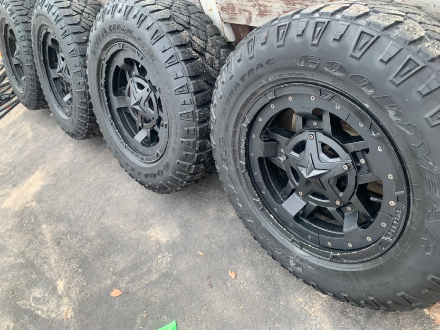 4x Goodyear Wrangler Duratrac LT275/65R18 Tires with KMC Wheels