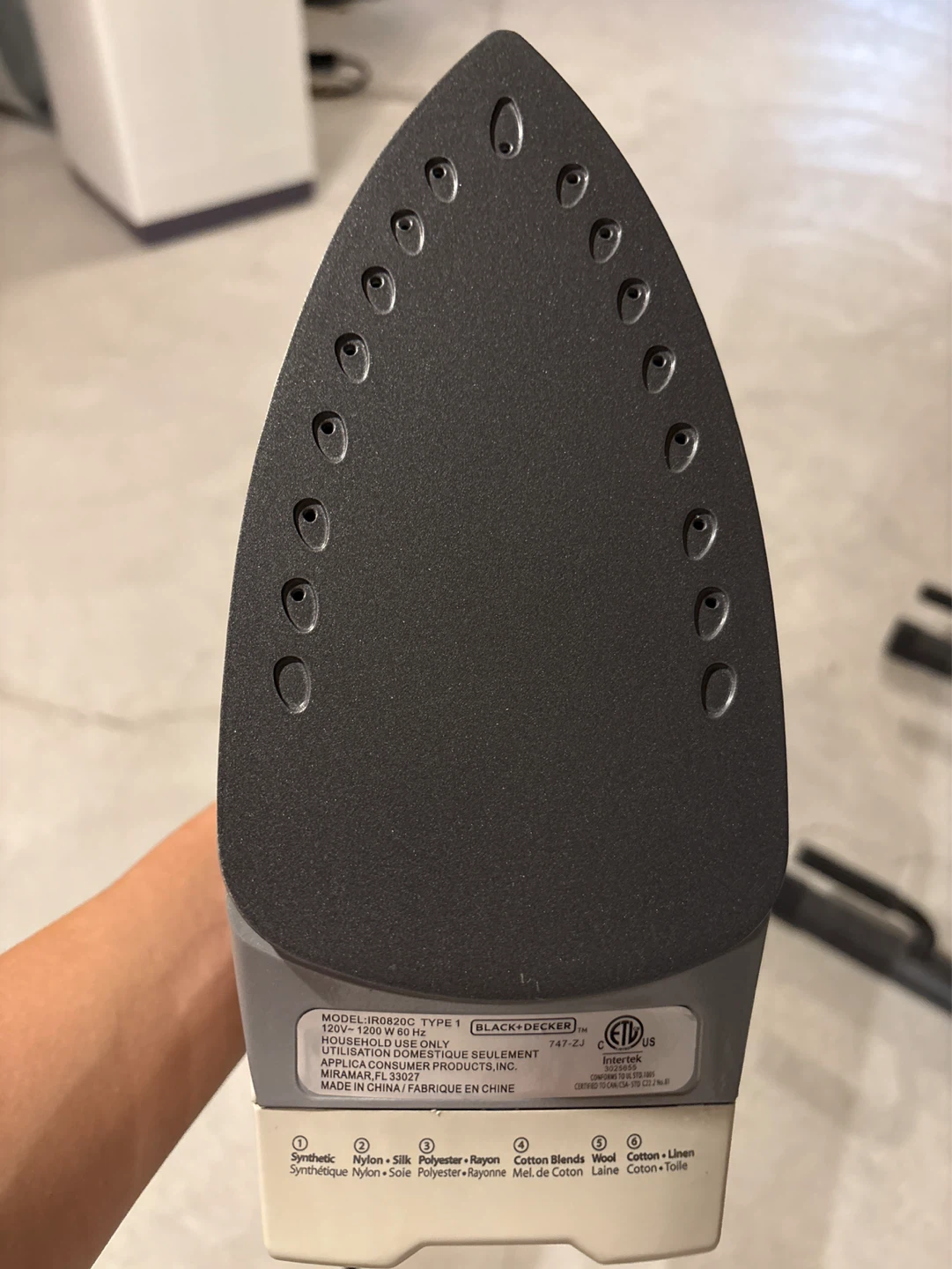 NEW BLACK+DECKER Steam Iron - photo 2