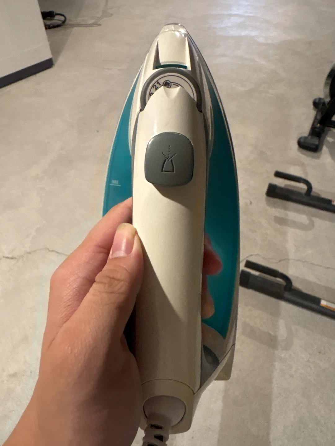 NEW BLACK+DECKER Steam Iron - photo 3