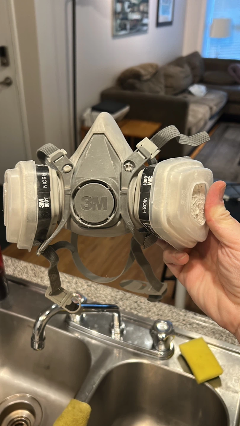 Paint cans / respirator / ear protection - photo 3