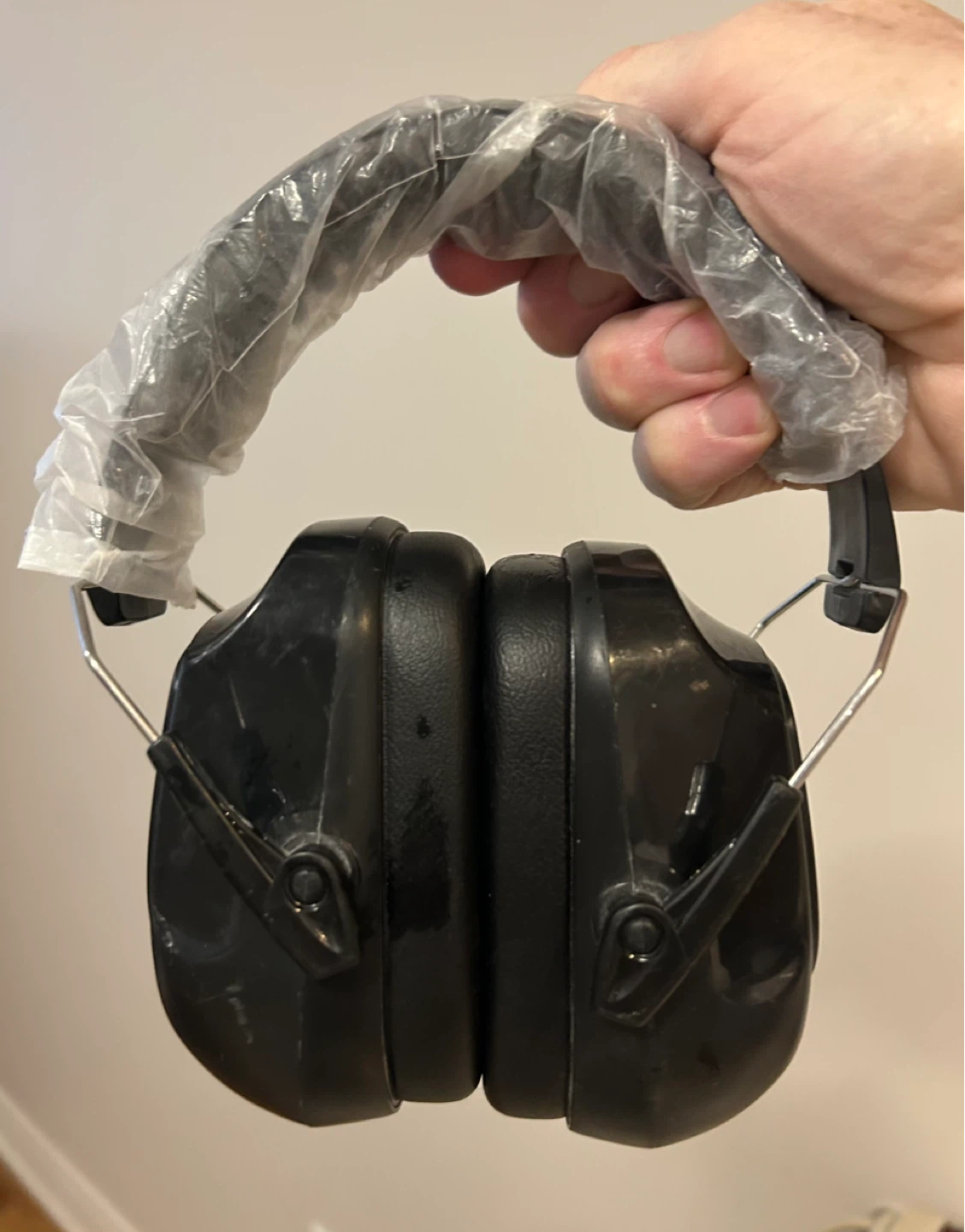 Paint cans / respirator / ear protection - photo 4