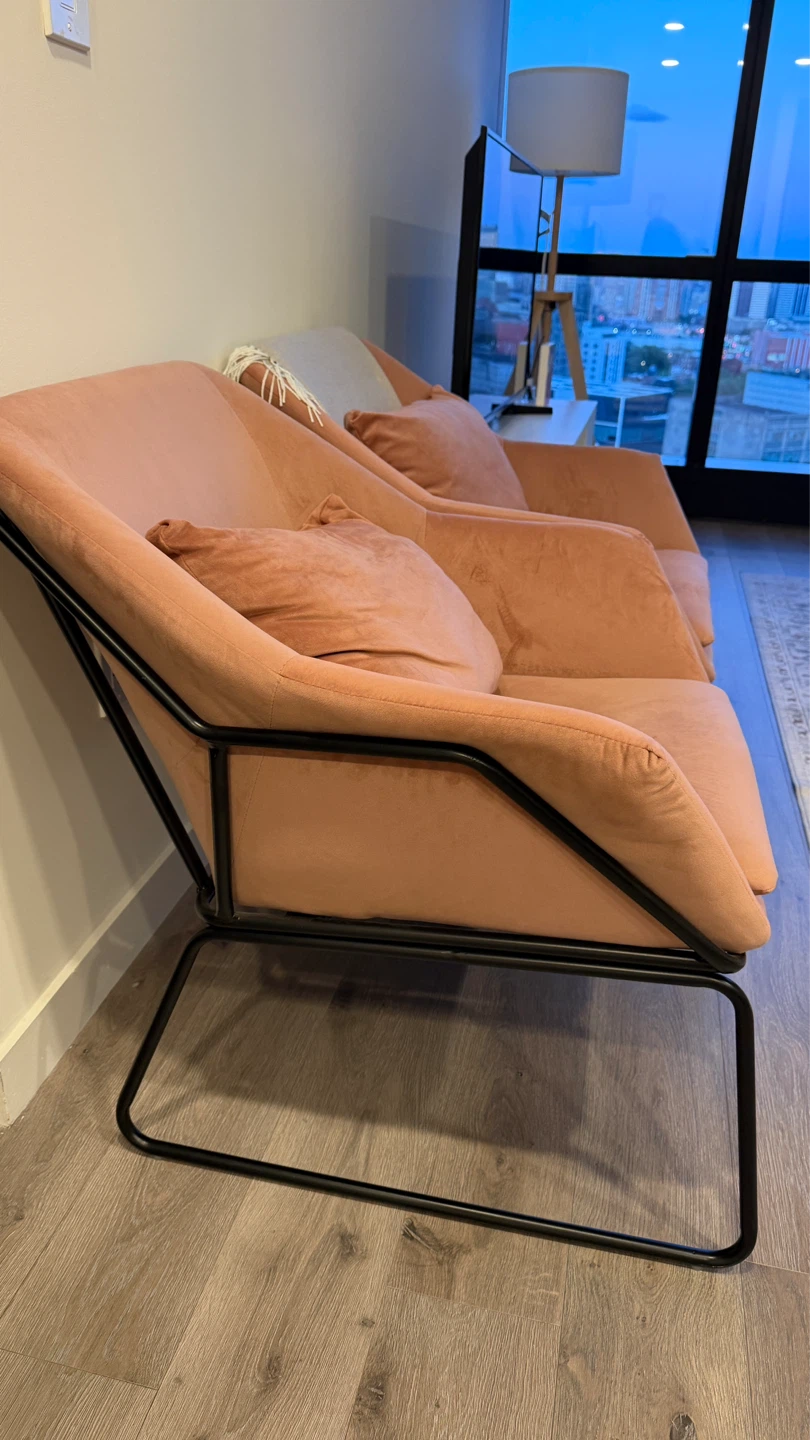 Super comfy Pink Velvet Armchair - photo 3