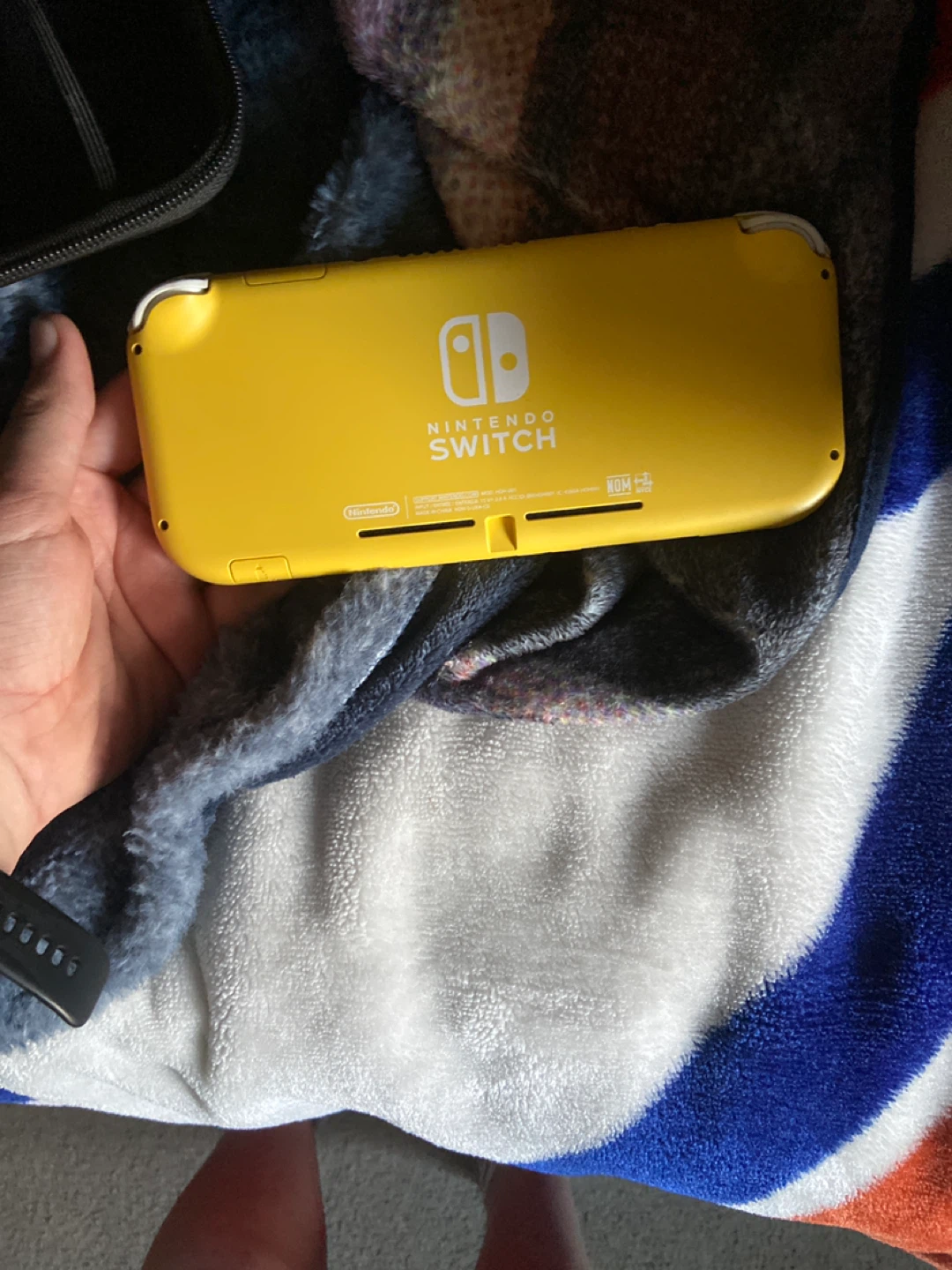 Nintendo Switch Lite Yellow w/ Case - photo 4