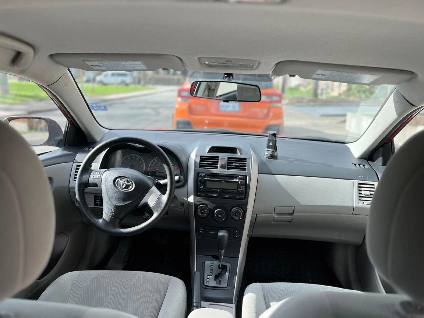 2012 Toyota Corolla LE Sedan - photo 5
