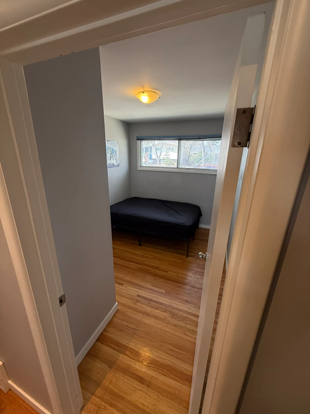 1 Room for rent Near UofC and Train Station - photo 3