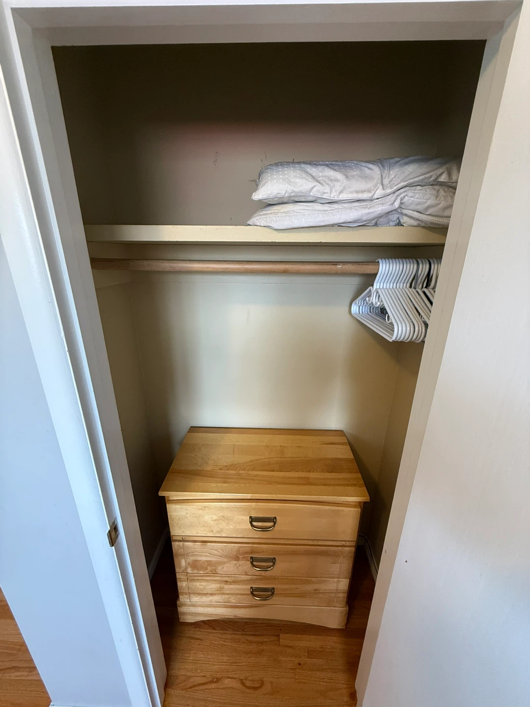 1 Room for rent Near UofC and Train Station - photo 4