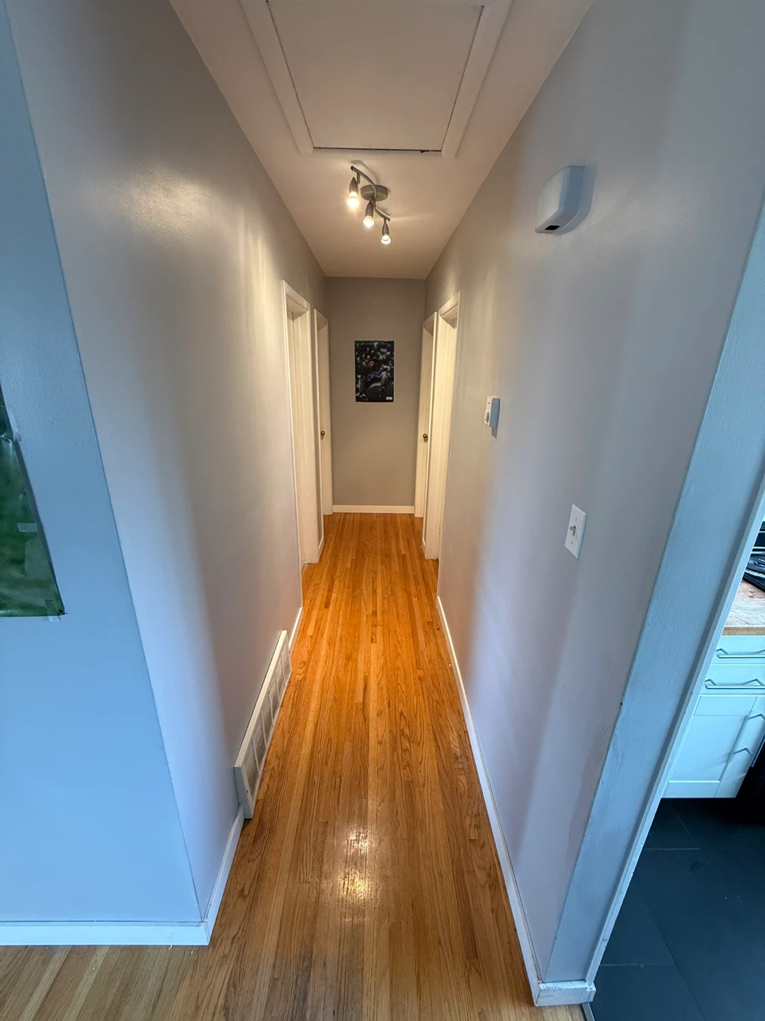 1 Room for rent Near UofC and Train Station - photo 5