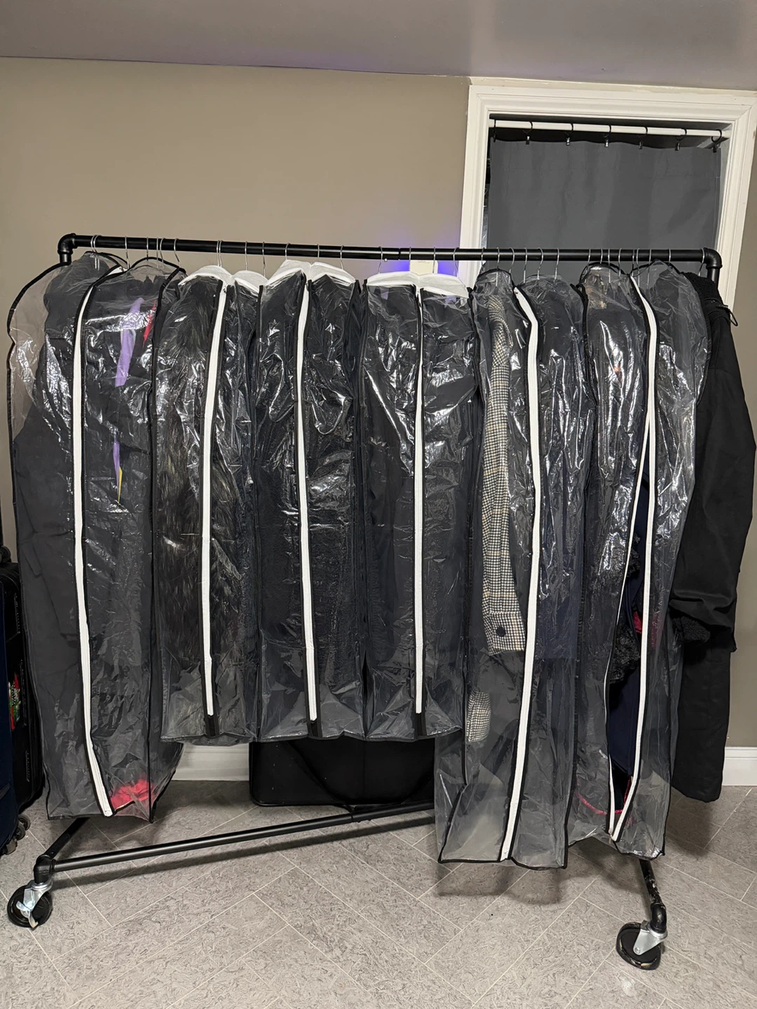 Rolling clothes rack - photo 2