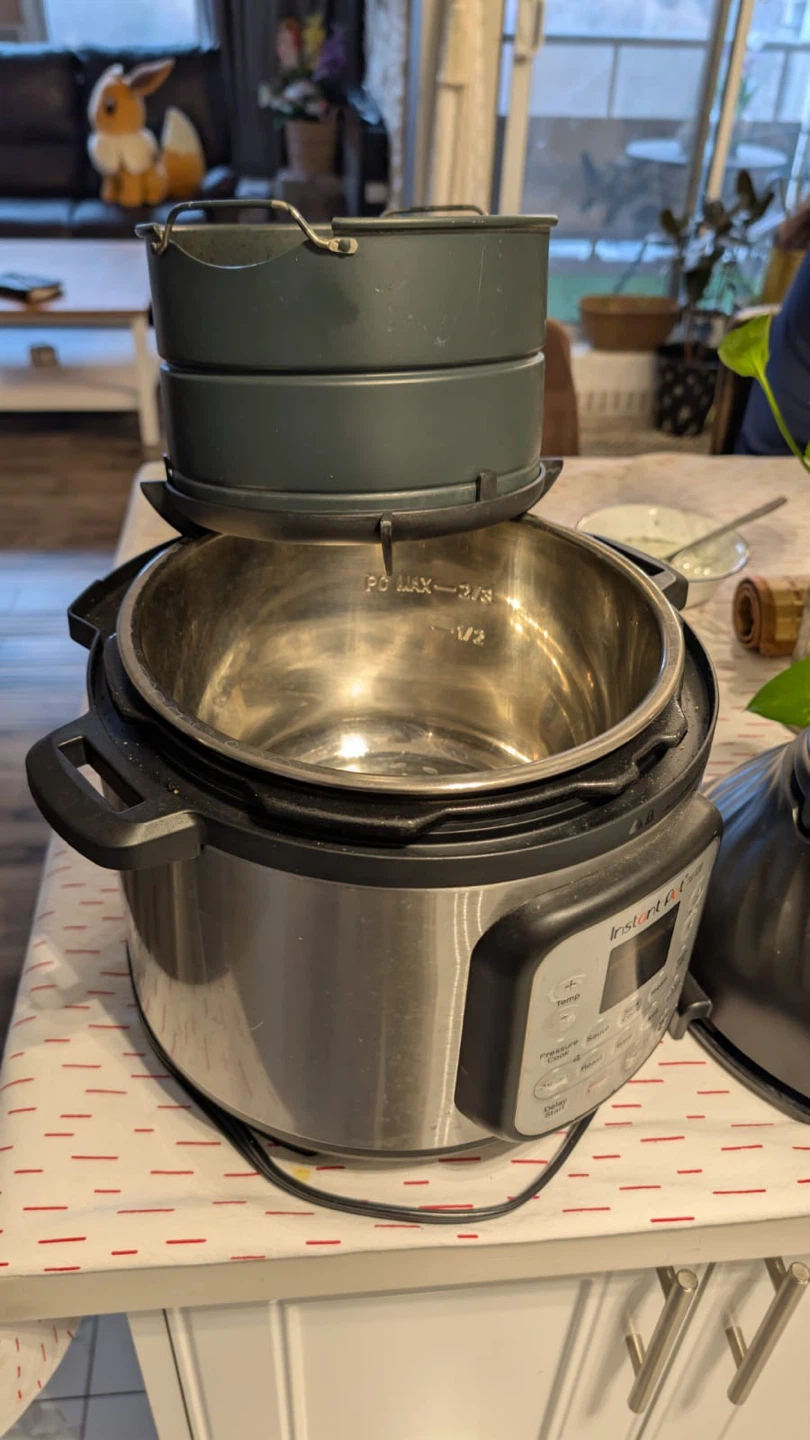 Instant Pot Duo 6 Qt Pressure Cooker with Air Fryer Lid