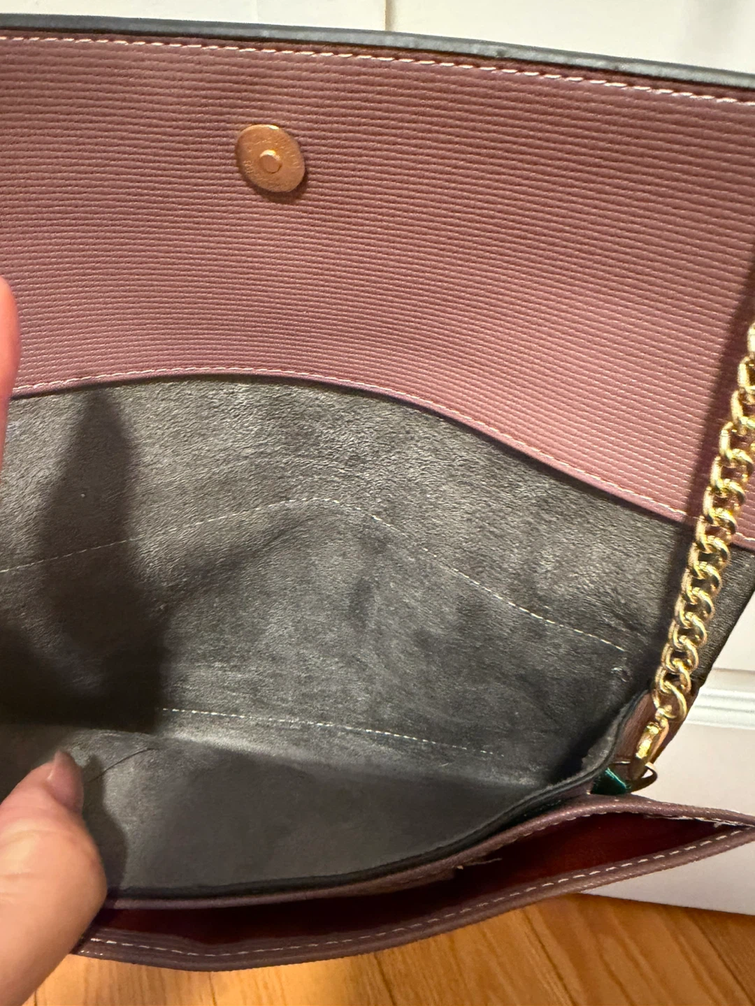Mauve Textured Wallet with Gold Chain Strap - photo 5