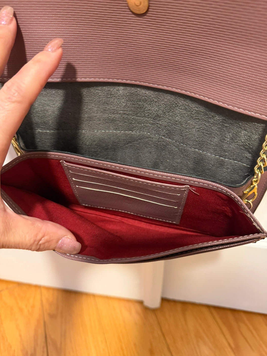 Mauve Textured Wallet with Gold Chain Strap - photo 4