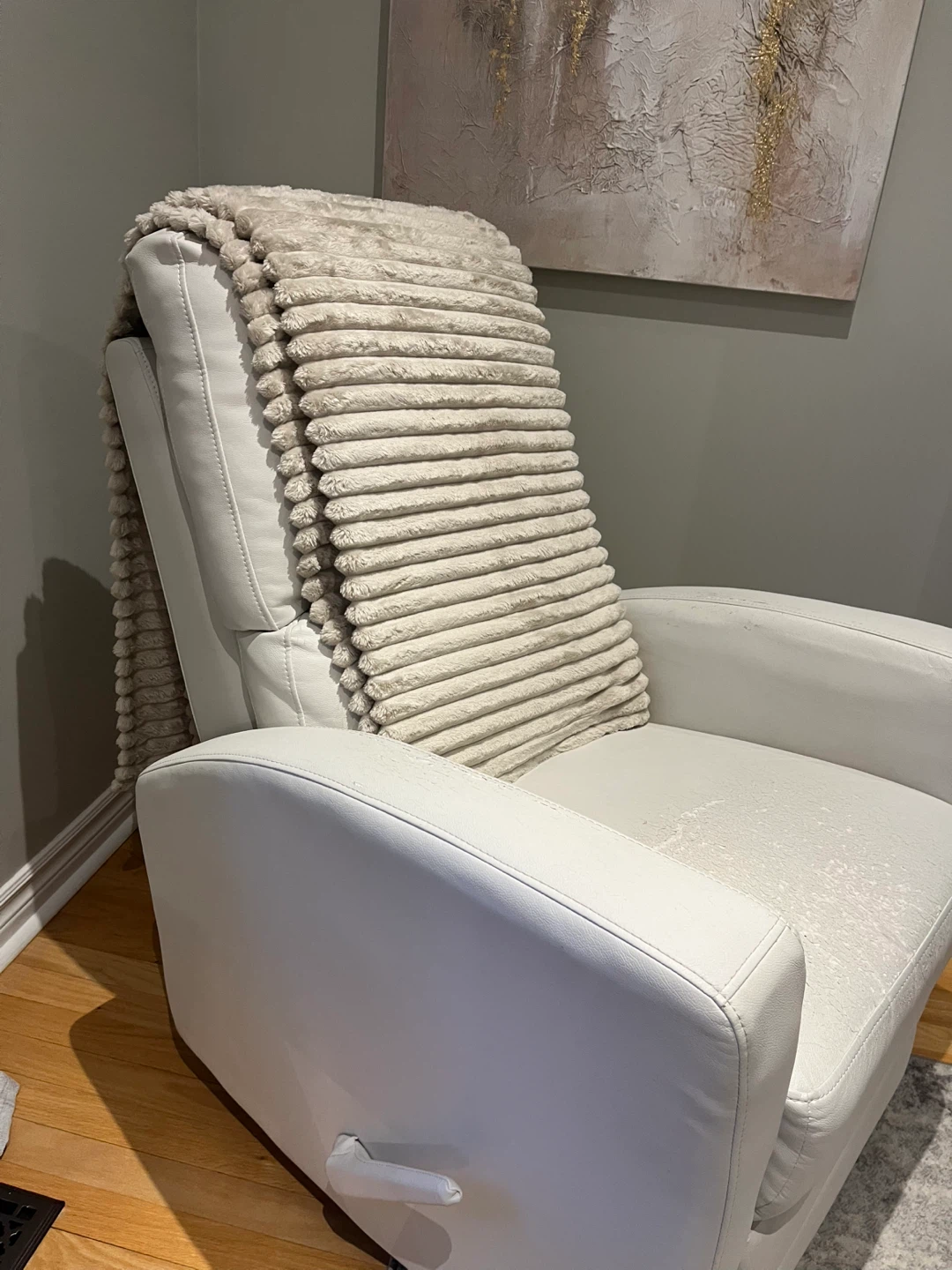 White recliner chair - photo 3