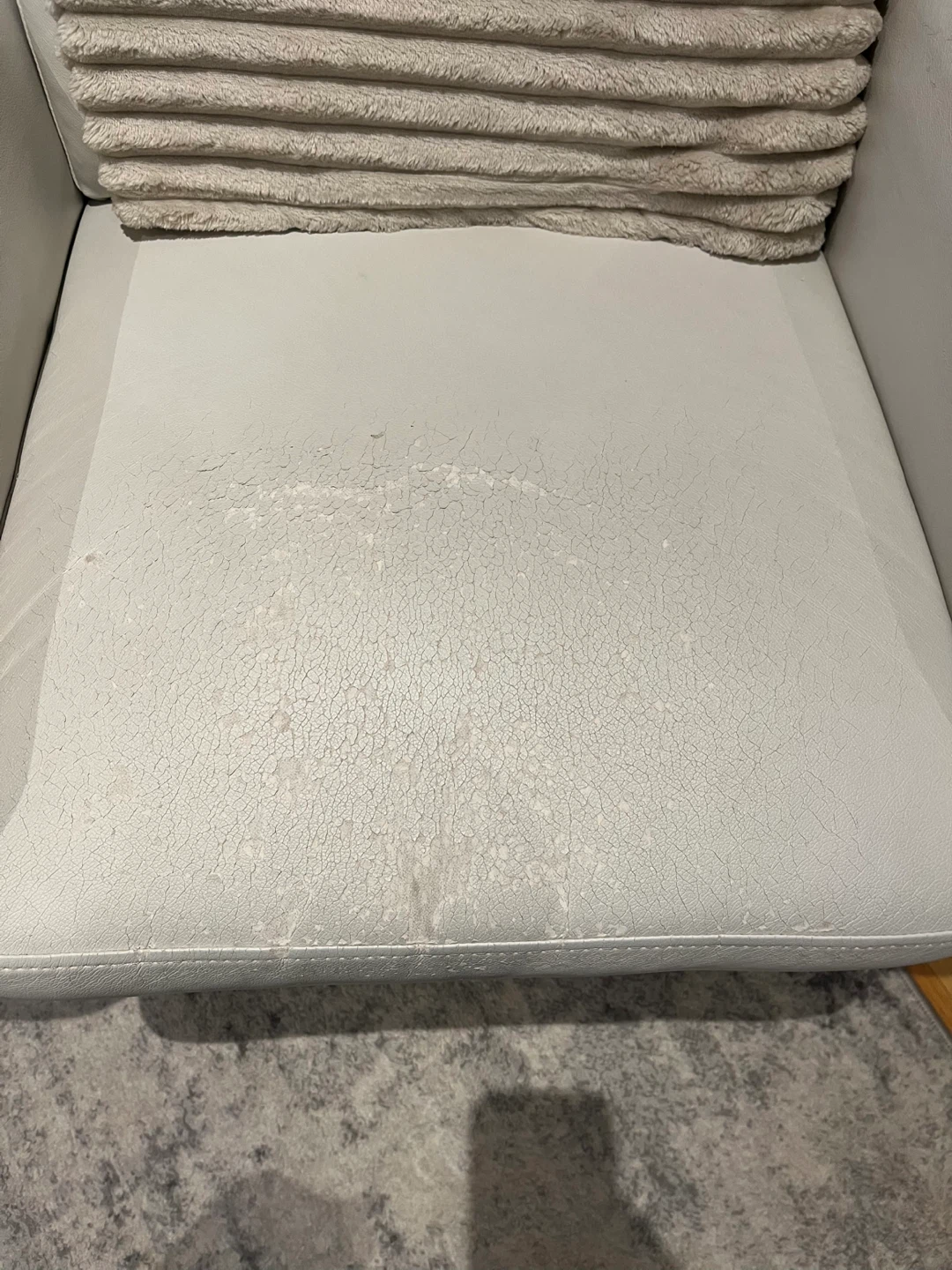 White recliner chair - photo 2