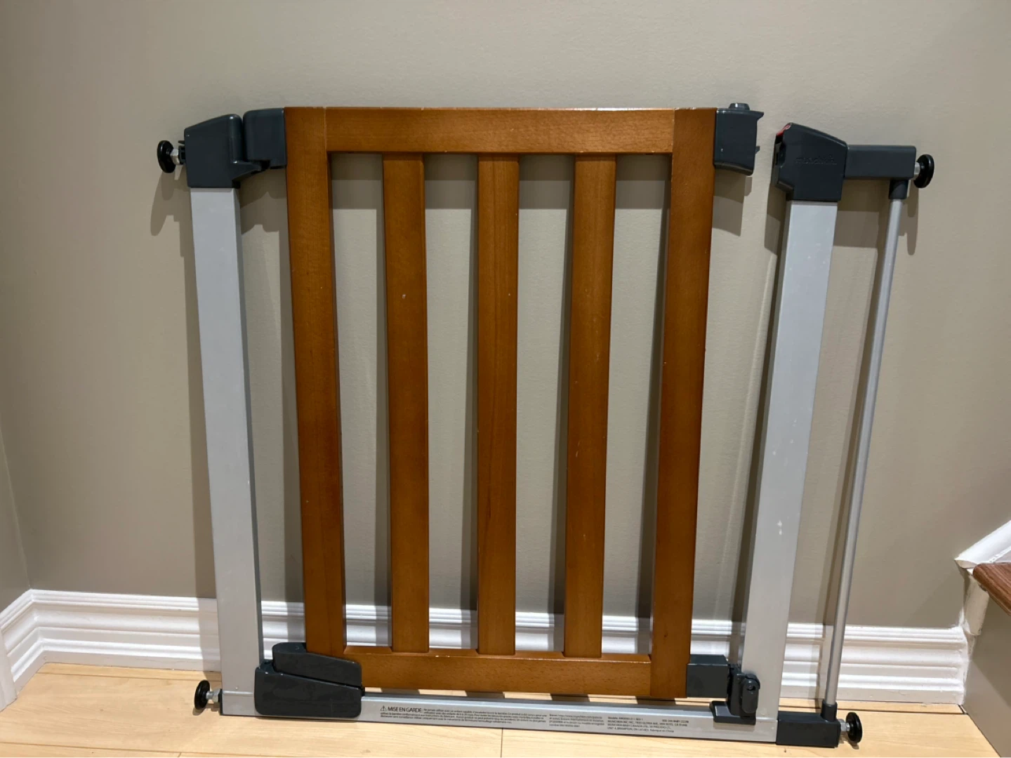 Munchkin Wooden Baby Gate