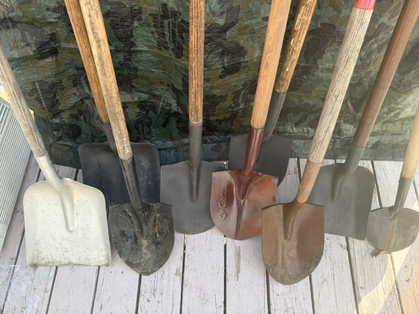 Lot of 8 Garden Shovels and Spades- 15$ each - photo 3