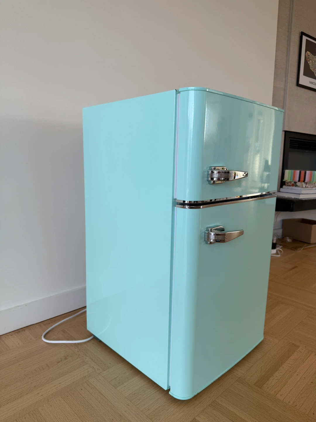 Insignia Retro Mini Fridge - Teal - photo 4