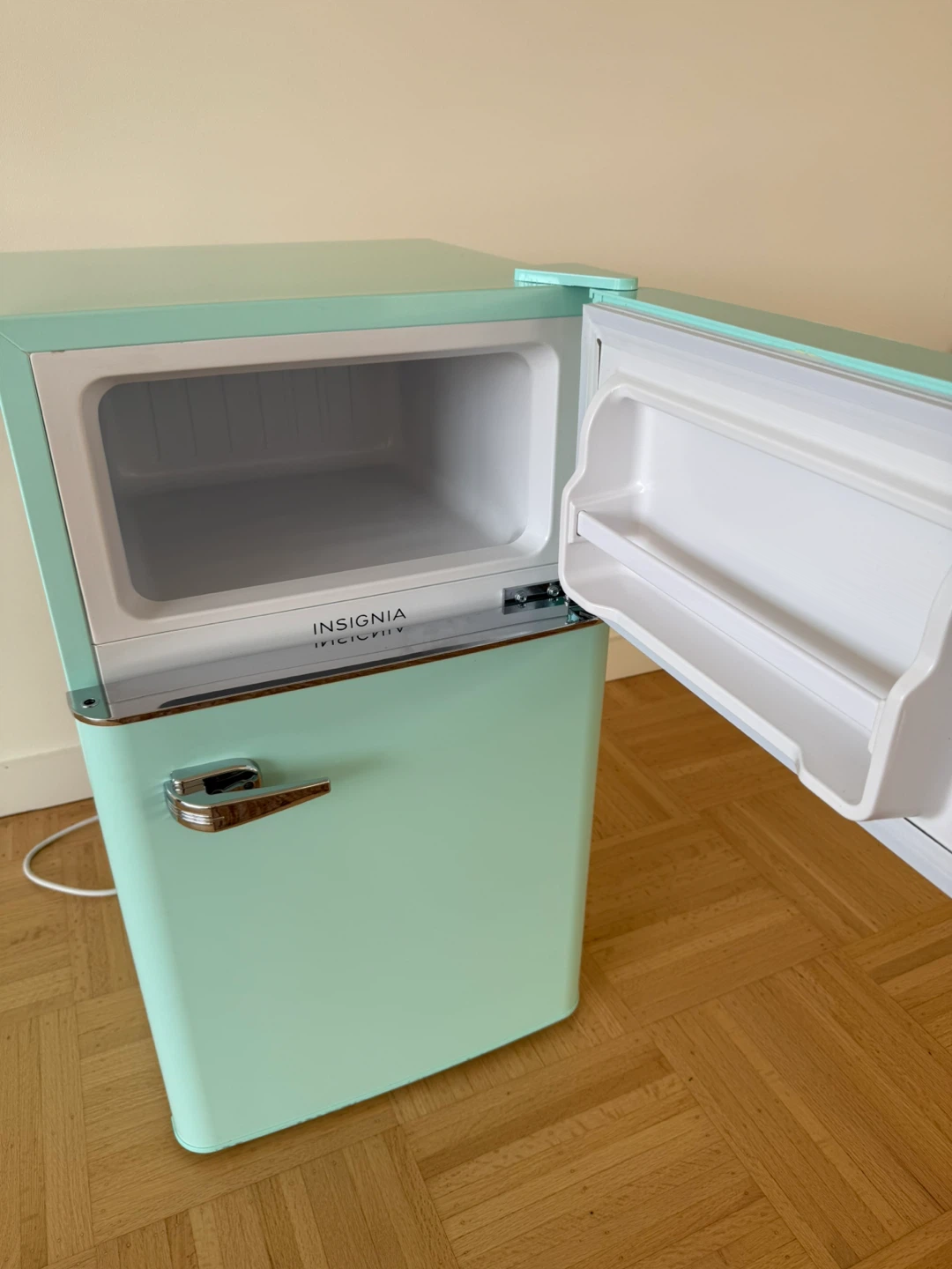 Insignia Retro Mini Fridge - Teal - photo 2