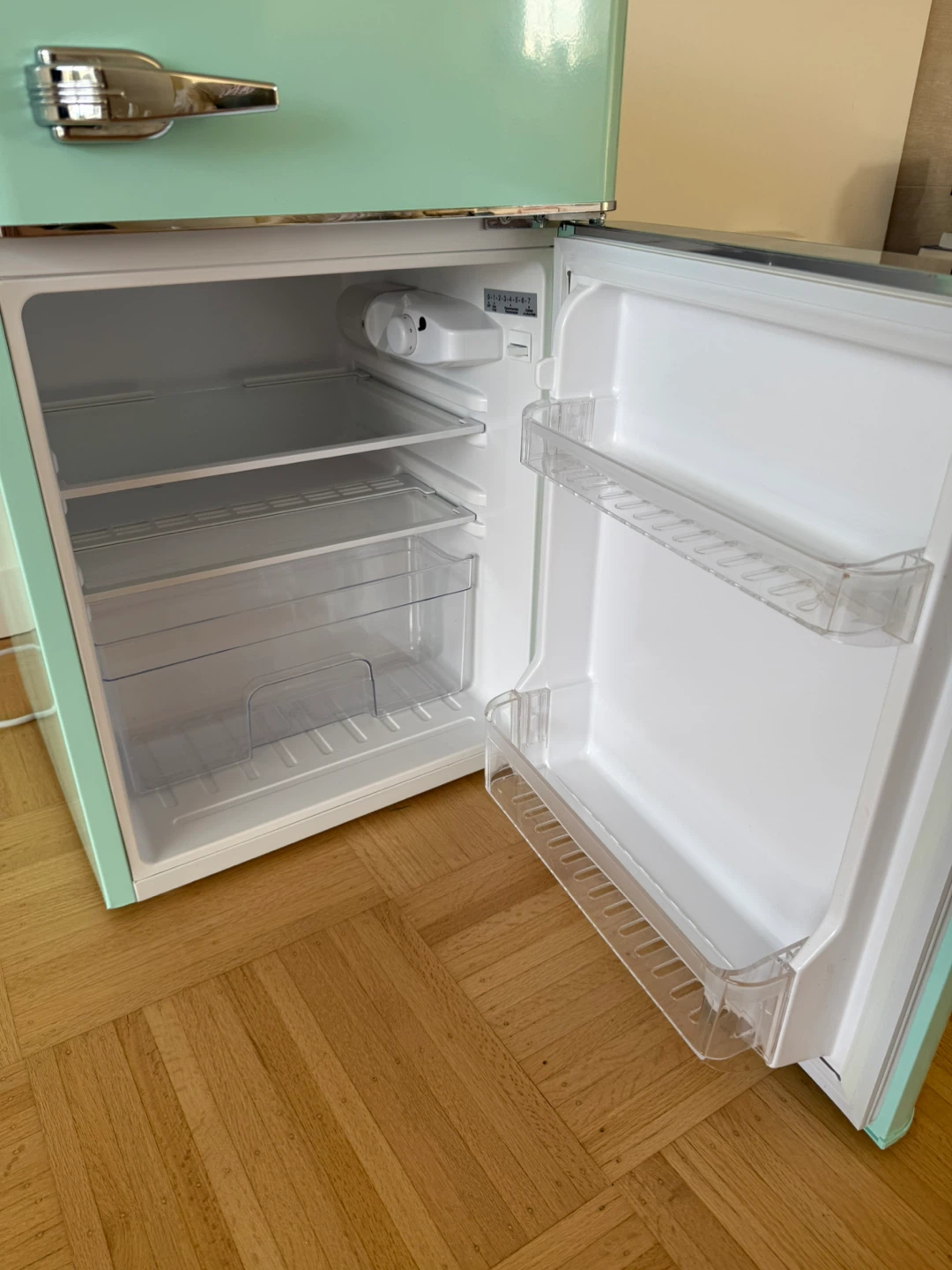 Insignia Retro Mini Fridge - Teal - photo 3