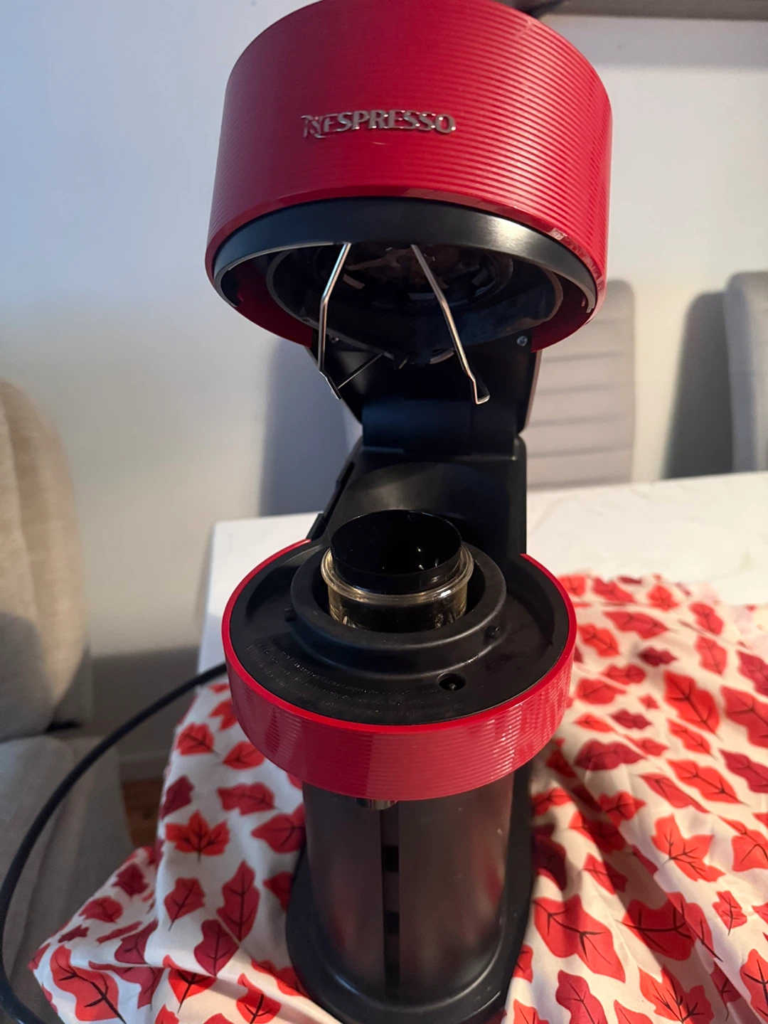 Red Nespresso Vertuo Coffee Machine - photo 4