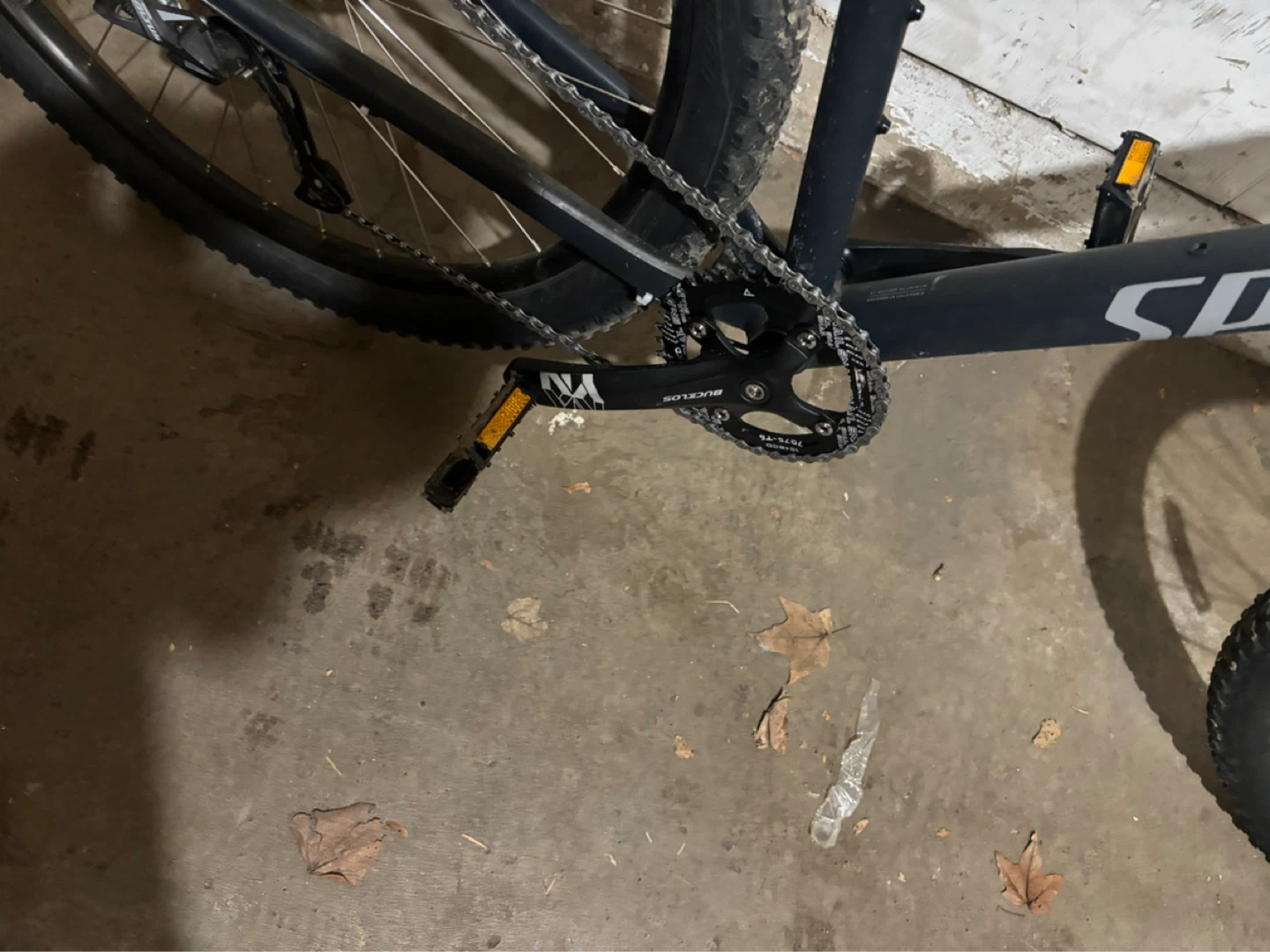 Specialized Rockhopper Mountain Bike - photo 2