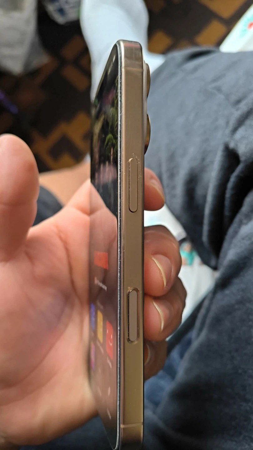 Apple iPhone 16 pro y hermaientas - photo 4