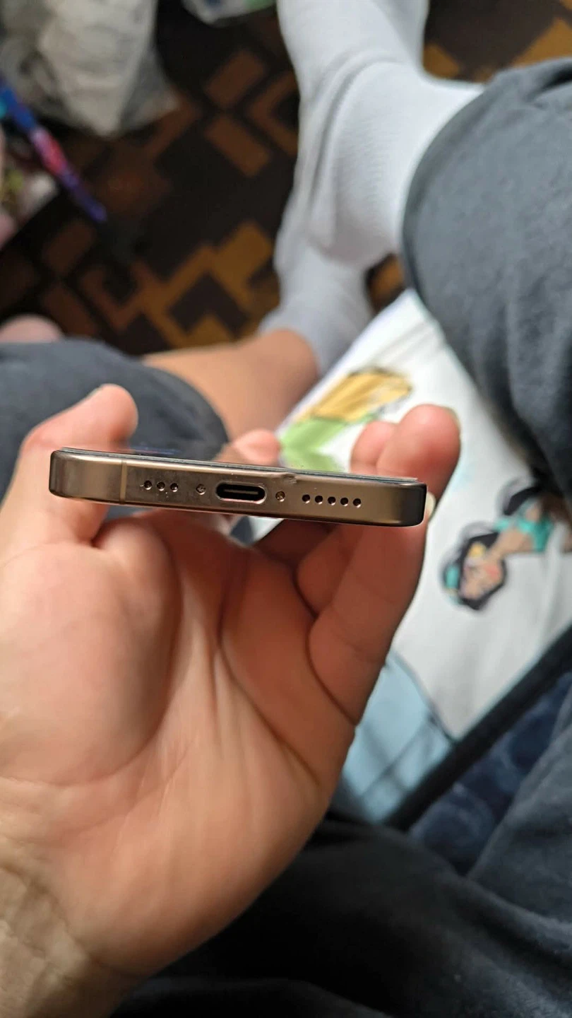 Apple iPhone 16 pro y hermaientas