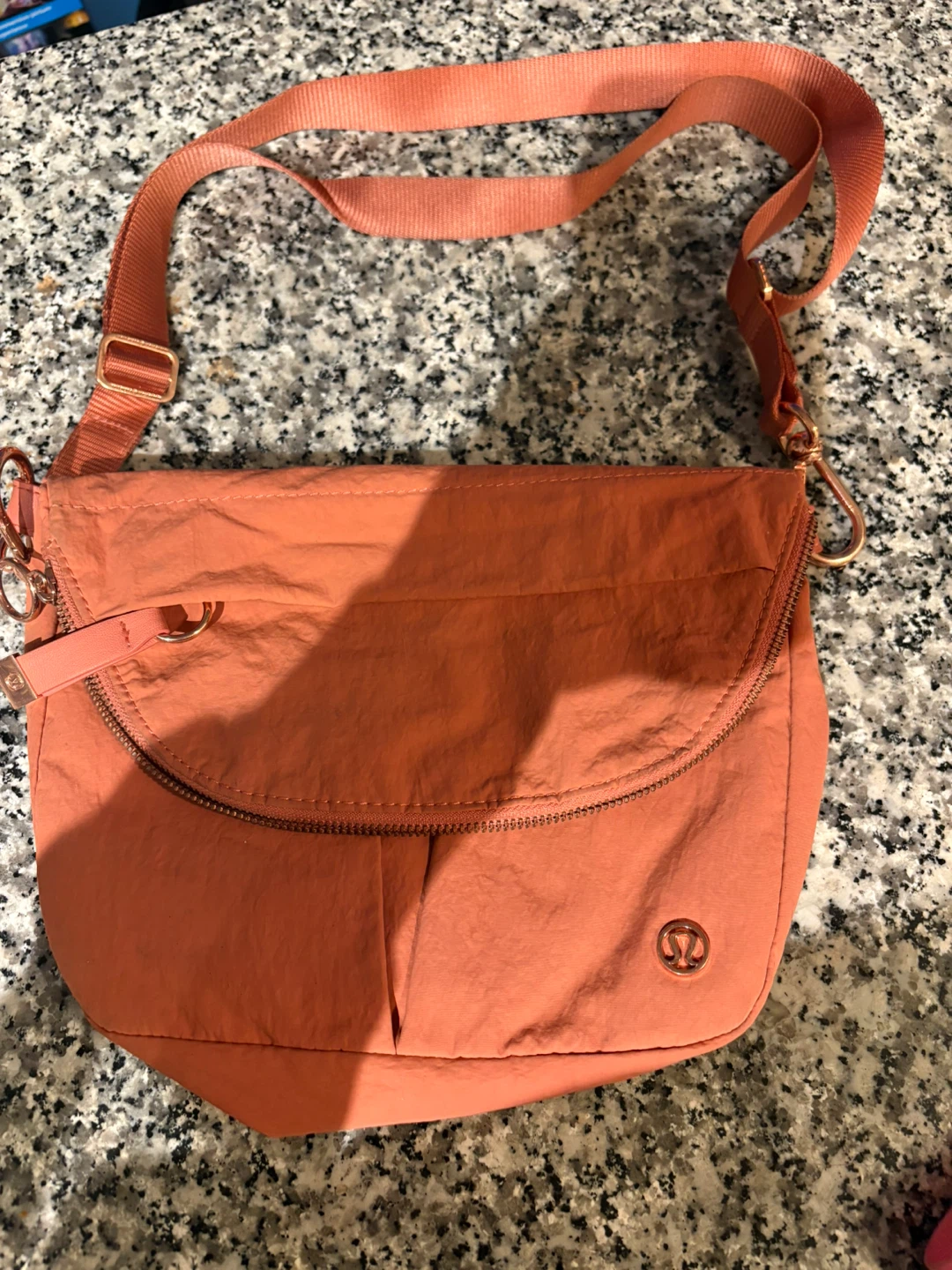 Lululemon side bag