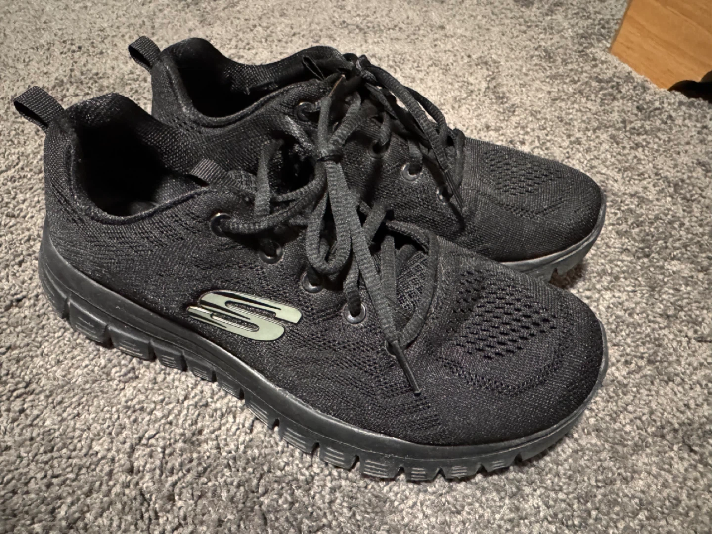 Skechers Women's Black Memory Foam Sneakers Size 8