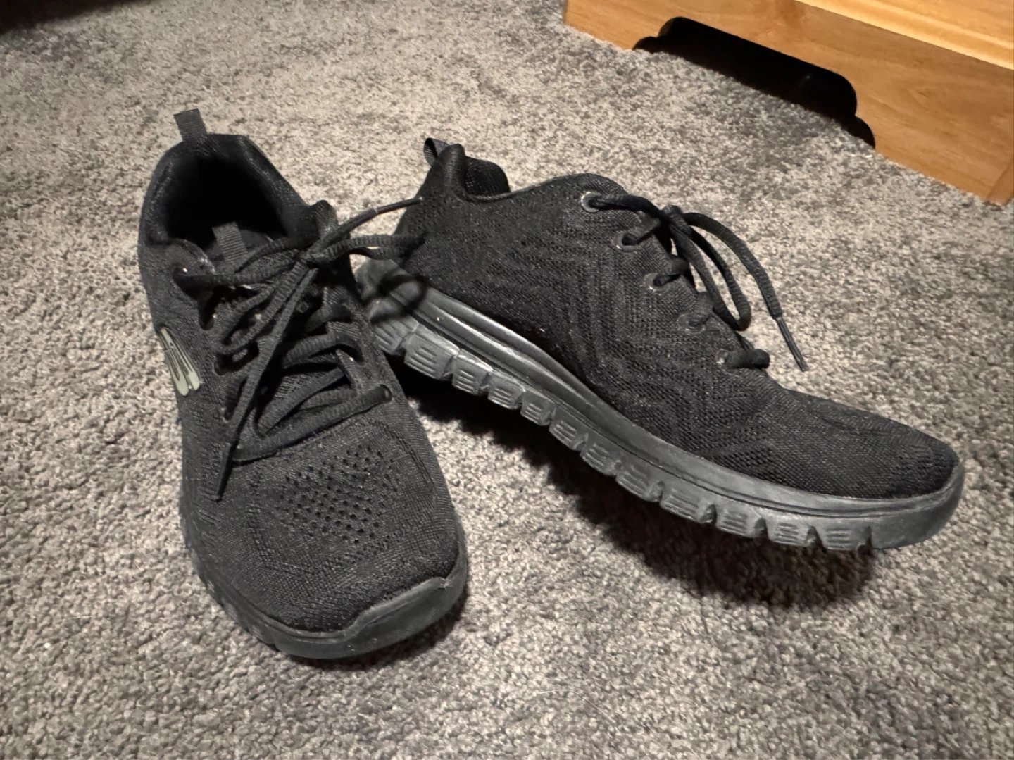 Skechers Women's Black Memory Foam Sneakers Size 8 - photo 4