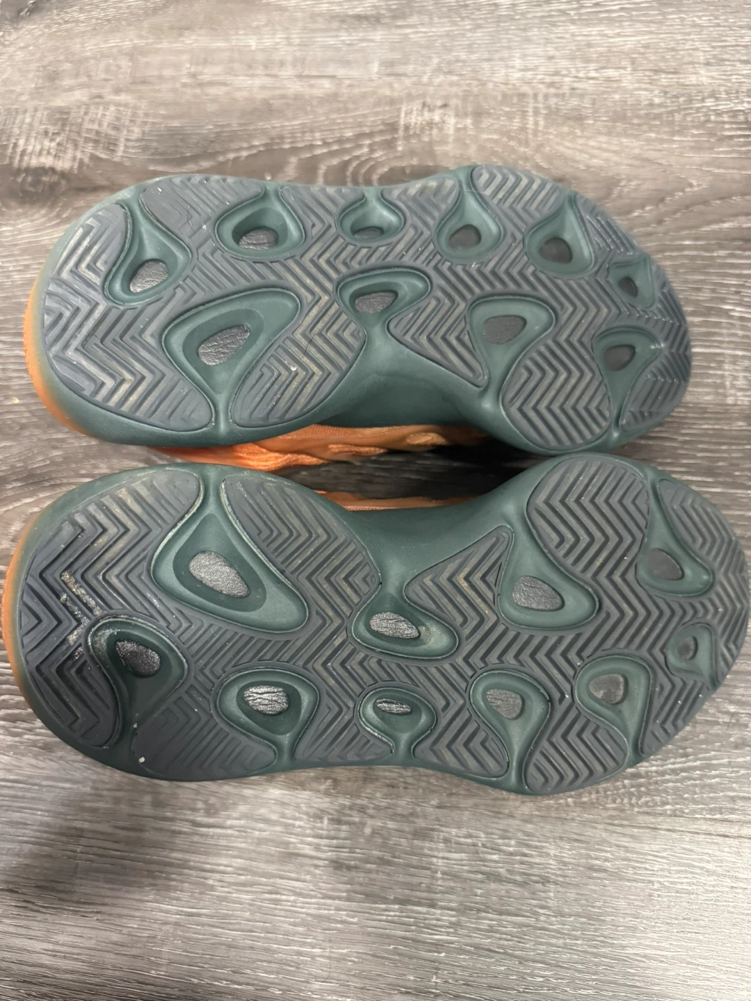 Yeezy 700 V3 Sneakers for Sale! - photo 4
