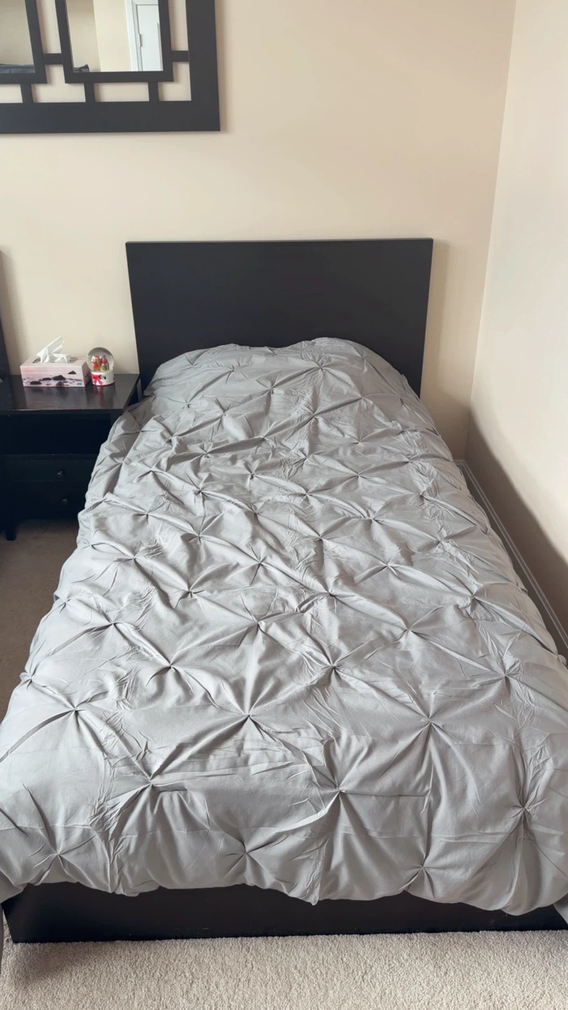 2 twin beds with mattresses - photo 2