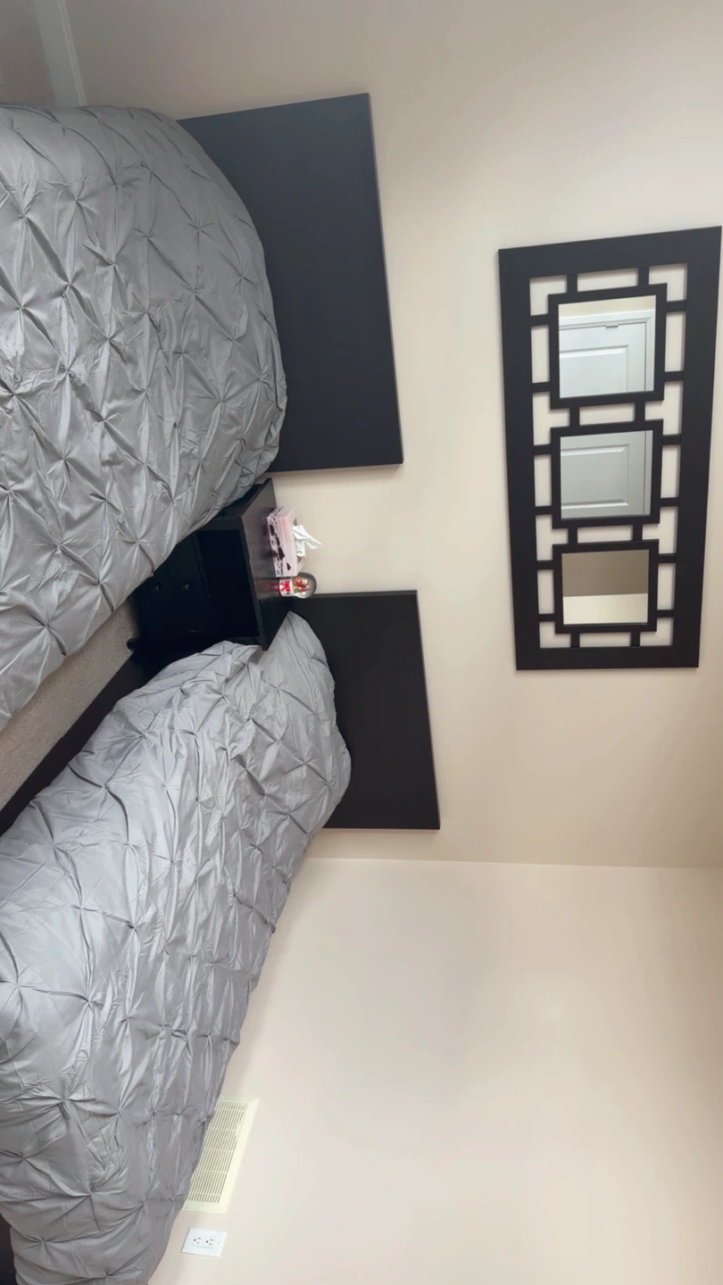 2 twin beds with mattresses - photo 4