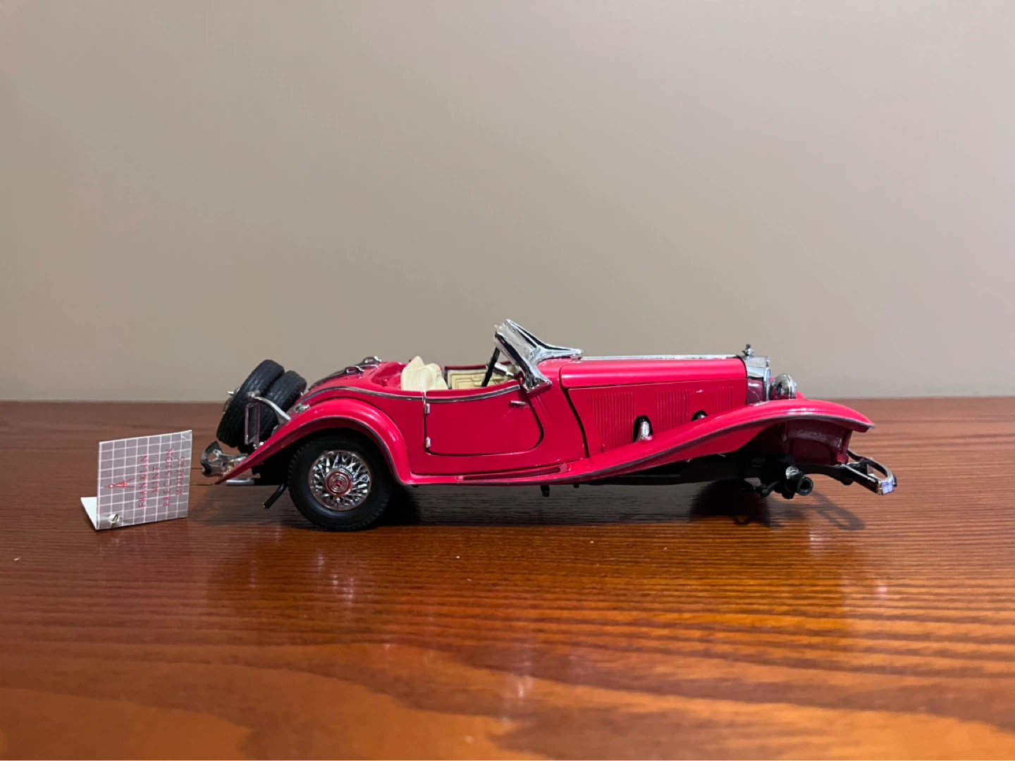 VINTAGE (1983) MERCEDES BENZ  (Read description)